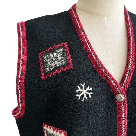 Woolrich Vintage Black Red Wool Embroidered Snowflake Holiday Sweater Vest Large - Picture 2 of 10